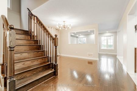 67 ACORN LANE, Bradford West Gwillimbury, אונטריו L3Z 0H5, קנדה 