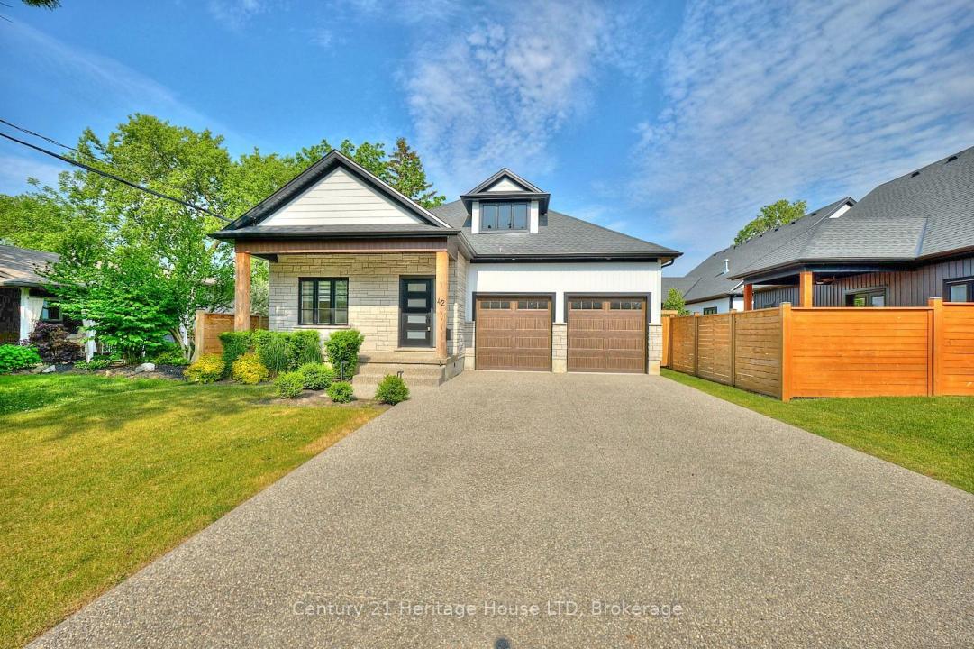 42 AQUADALE DRIVE, St. Catharines, Ontario L2N 2P8, Canada