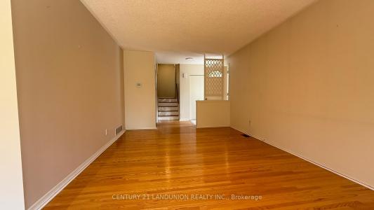 8 TRAILSIDE DRIVE, Toronto, Ontario M2J 2C9, Kanada