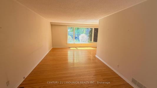 8 TRAILSIDE DRIVE, Toronto, Ontario M2J 2C9, Kanada