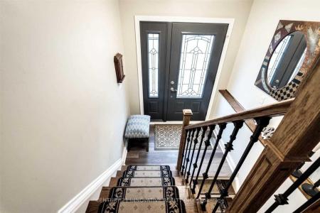 586 CHAMBERLAIN ROAD, Burlington, Ontario L7L 2V5, Canada
