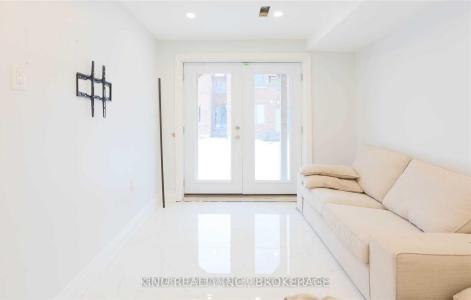 104 FOREST EDGE CRESCENT, East Gwillimbury, Ontario L9N 0S6, Canada