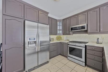 79 METCALFE DRIVE, Bradford West Gwillimbury, Ontario L3Z 3C6, Canada