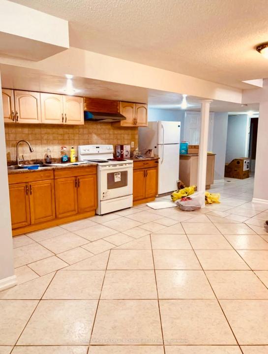 390 MARBLE PLACE, Newmarket, Ontario L3X 2P1, Kanada