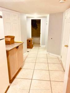 390 MARBLE PLACE, Newmarket, Ontario L3X 2P1, Kanada