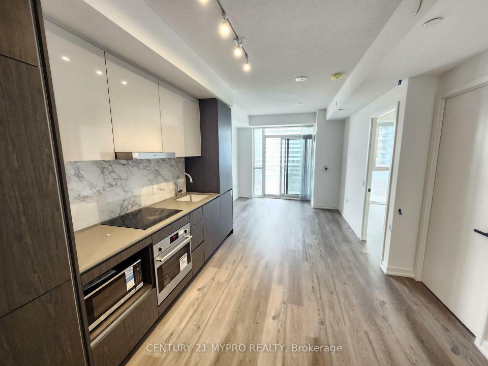 28 INTERCHANGE WAY, Vaughan, Ontario L4K 0P8, Canadá