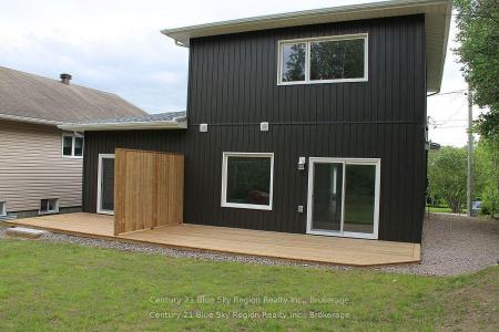 16 BIRCH STREET, Powassan, Ontario P0H 1Z0, Canadá