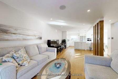 23 GILBANK DRIVE, Aurora, Ontario L4G 5G5, Canada