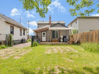 39 CARLTON STREET, St. Catharines, Ontario L2R 1P7, Canada