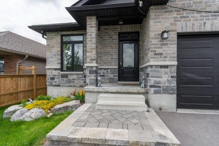 64 REDWOOD DRIVE, Belleville, Ontario K8N 0K4, Canadá