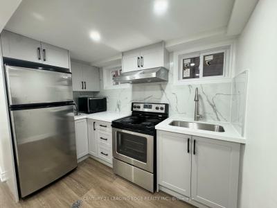 18 MAGNOLIA AVENUE, Toronto, Ontario M1K 3K1, Canada