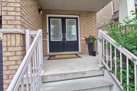 114 FARIS STREET, Bradford West Gwillimbury, 安大略省 L3Z 0C4, 加拿大