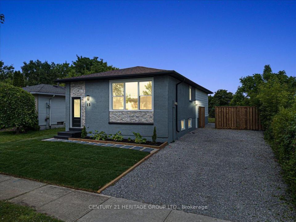 15 MELLENBY STREET, Hamilton, Ontario L8J 1E6, Canada