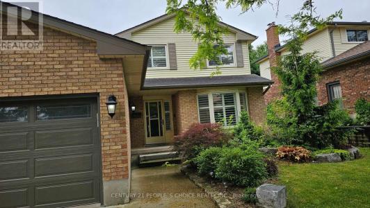15 BIRCHLAWN AVENUE, Cambridge, Ontario N1S 4S1, Canada