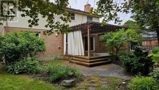 15 BIRCHLAWN AVENUE, Cambridge, Ontario N1S 4S1, Canada