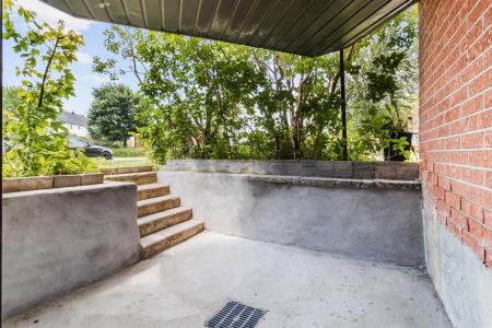 9560  Av. Cérès, Montréal (Pierrefonds-Roxboro), Québec H8Y 3N4, Canada