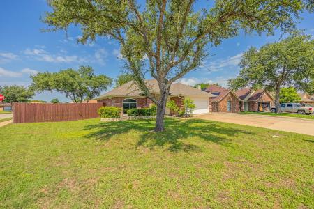6508 Running Creek Drive, Arlington, Texas 76001, USA