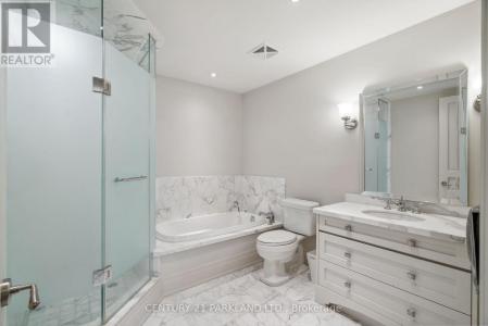 155 ST CLAIR AVENUE WEST, Toronto (casa Loma), Ontario M4V 0A1, Canadá