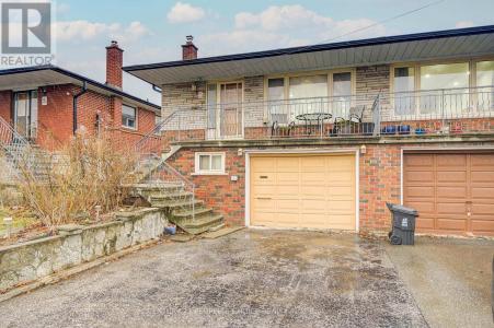 3 LAKELAND DRIVE, Toronto (thistletown-beaumonde Heights), Ontario M9V 1M8, Canada