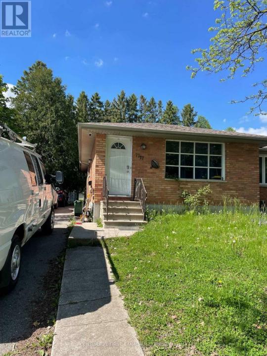 1217 VICTORIA DRIVE EAST, London East (east C), Ontario N5Y 4E3, CANADÁ