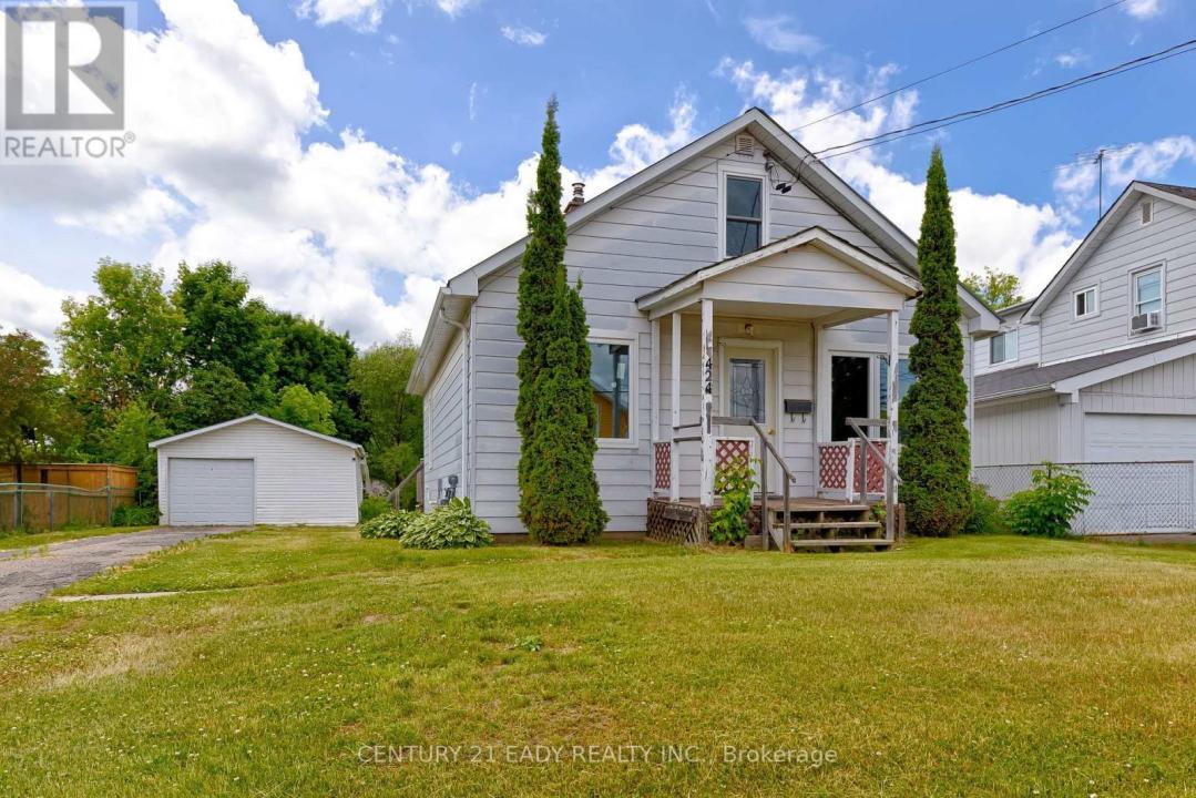 424 MOORE STREET, Renfrew, Ontario K7V 1L9, Canada