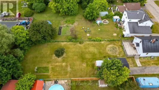 424 MOORE STREET, Renfrew, Ontario K7V 1L9, Canada