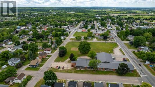 424 MOORE STREET, Renfrew, Ontario K7V 1L9, Canada