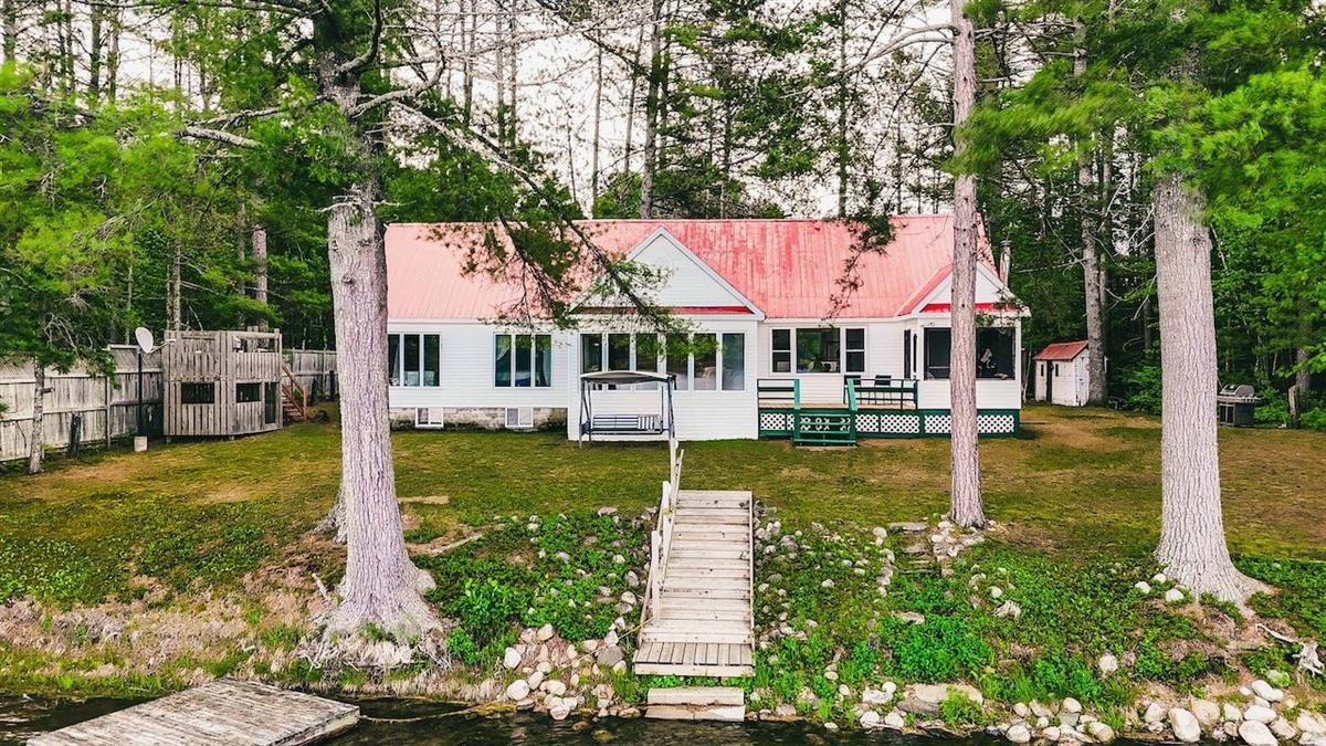 251 Ch. Red Pine, Otter Lake, Quebec J0X 2P0, Kanada