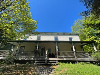 34 Ch. Cameron, Bolton-Est, Quebec J0E 1G0, Canada