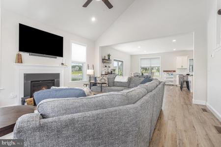 3843 Country Dr, DOVER, Pennsylvania 17315