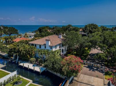 147 Bay Point Dr NE, St Petersburg, Florida 33704