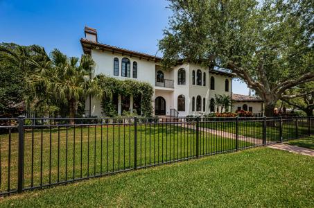147 Bay Point Dr NE, St Petersburg, Florida 33704