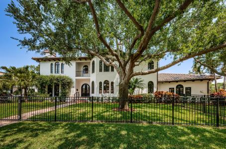 147 Bay Point Dr NE, St Petersburg, Florida 33704