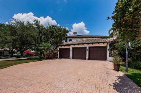 147 Bay Point Dr NE, St Petersburg, Florida 33704