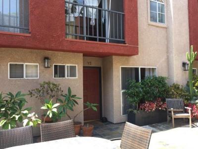 1957 N Bronson Ave #112, Los Angeles, Калифорния 90068, Соединенные Штаты