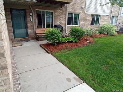 2228 Frazho, Warren, Michigan 48091, USA