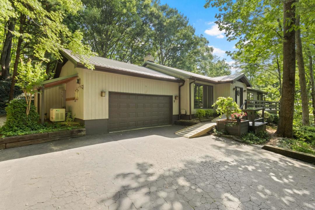 56 Cardinal Circle, Tryon, North Carolina 28782