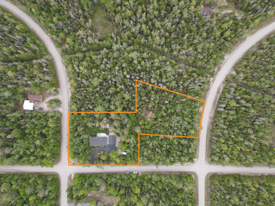 17203 Balsam Drive, Presque Isle, Michigan 49777, Estados Unidos