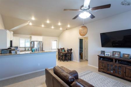 1212 NEWMAN AVENUE, Iowa Park, Texas 76367, USA