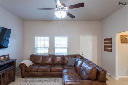 1212 NEWMAN AVENUE, Iowa Park, Texas 76367, USA