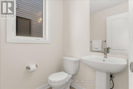 394 EASTBRIDGE AVENUE, Welland (dain City), Ontario L3B 0M7, Canada