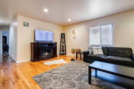 4244 SHOWDOWN AVENUE, Windsor, オンタリオ N9G 3B1, カナダ