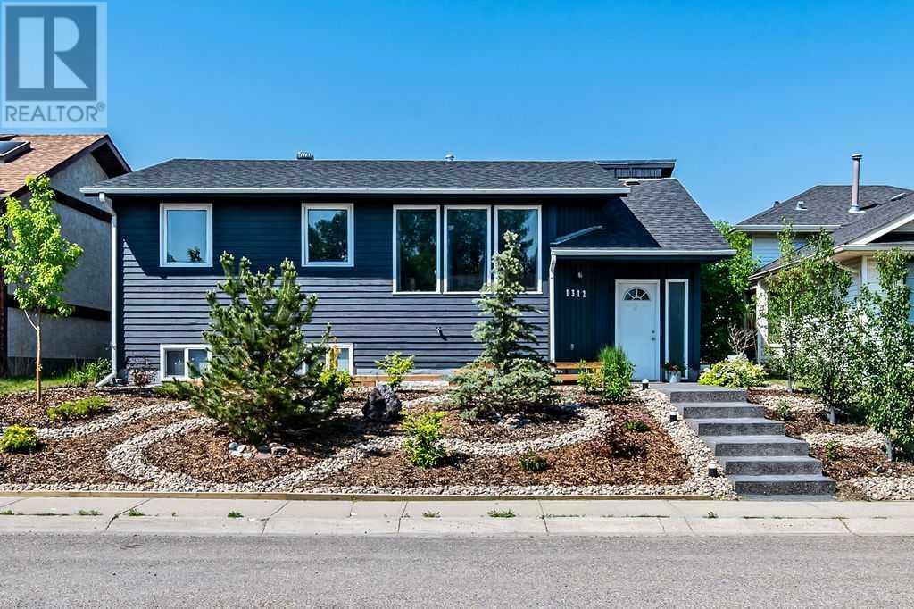 1312 10 AVENUE SOUTHEAST, High River, Alberta T1V 1L4, Canada