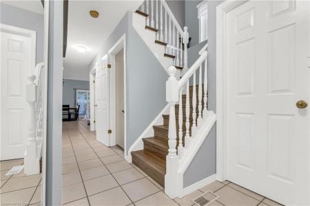 40 ALDERSON DRIVE, Cambridge, Ontario N3C 4C5, Canada