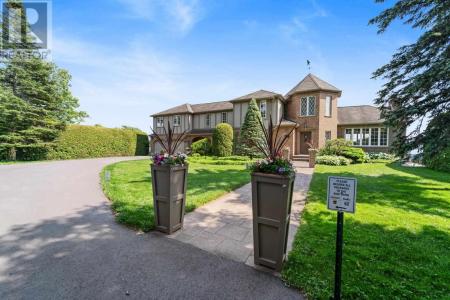 1737 QUEEN ST, Sault Ste. Marie, Ontario P6A 2G4, Canada