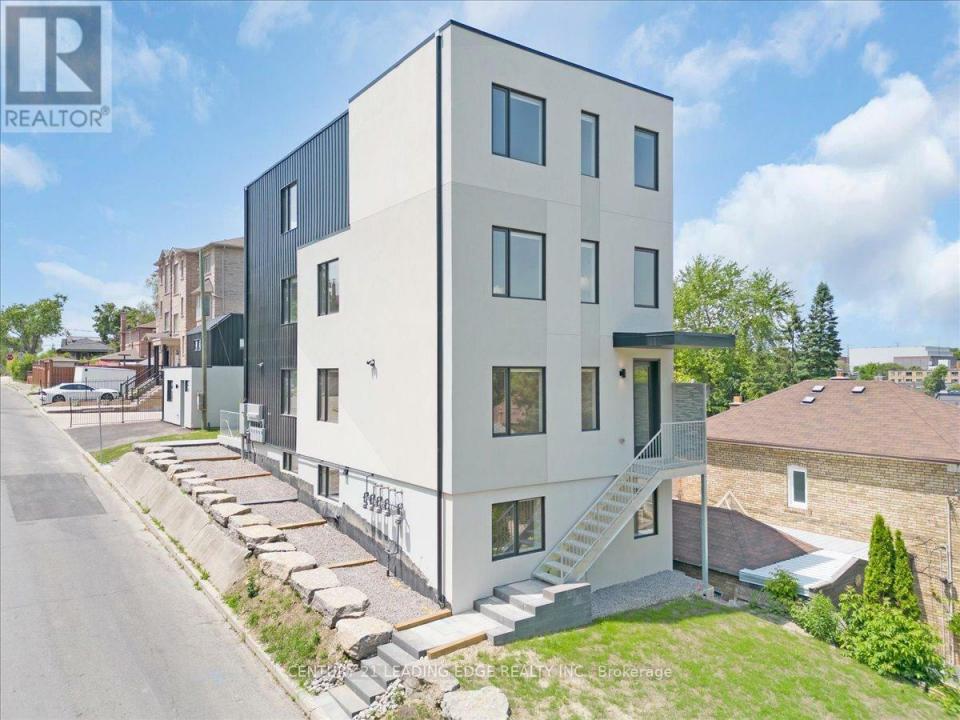 10 SUMMIT AVENUE, Toronto (caledonia-fairbank), أونتاريو M6E 1X4, كندا
