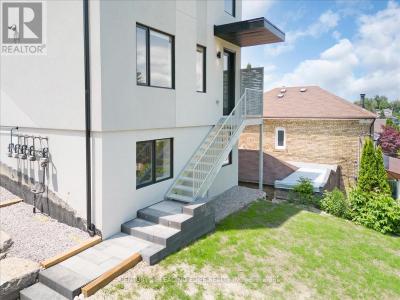10 SUMMIT AVENUE, Toronto (caledonia-fairbank), أونتاريو M6E 1X4, كندا
