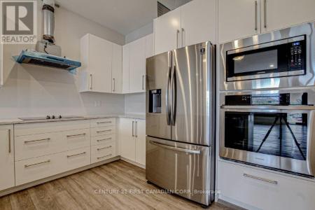 1696 FIDDLEHEAD PLACE, London North (north R), 安大略省 N6G 5M6, 加拿大