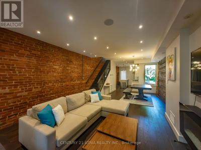 329A CLINTON STREET, Toronto (palmerston-little Italy), Ontario M6G 2Y7, Canada