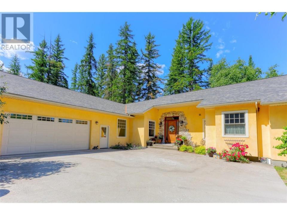 9309 STATION ROAD, Trail, British Columbia V1R 4W6, Canada